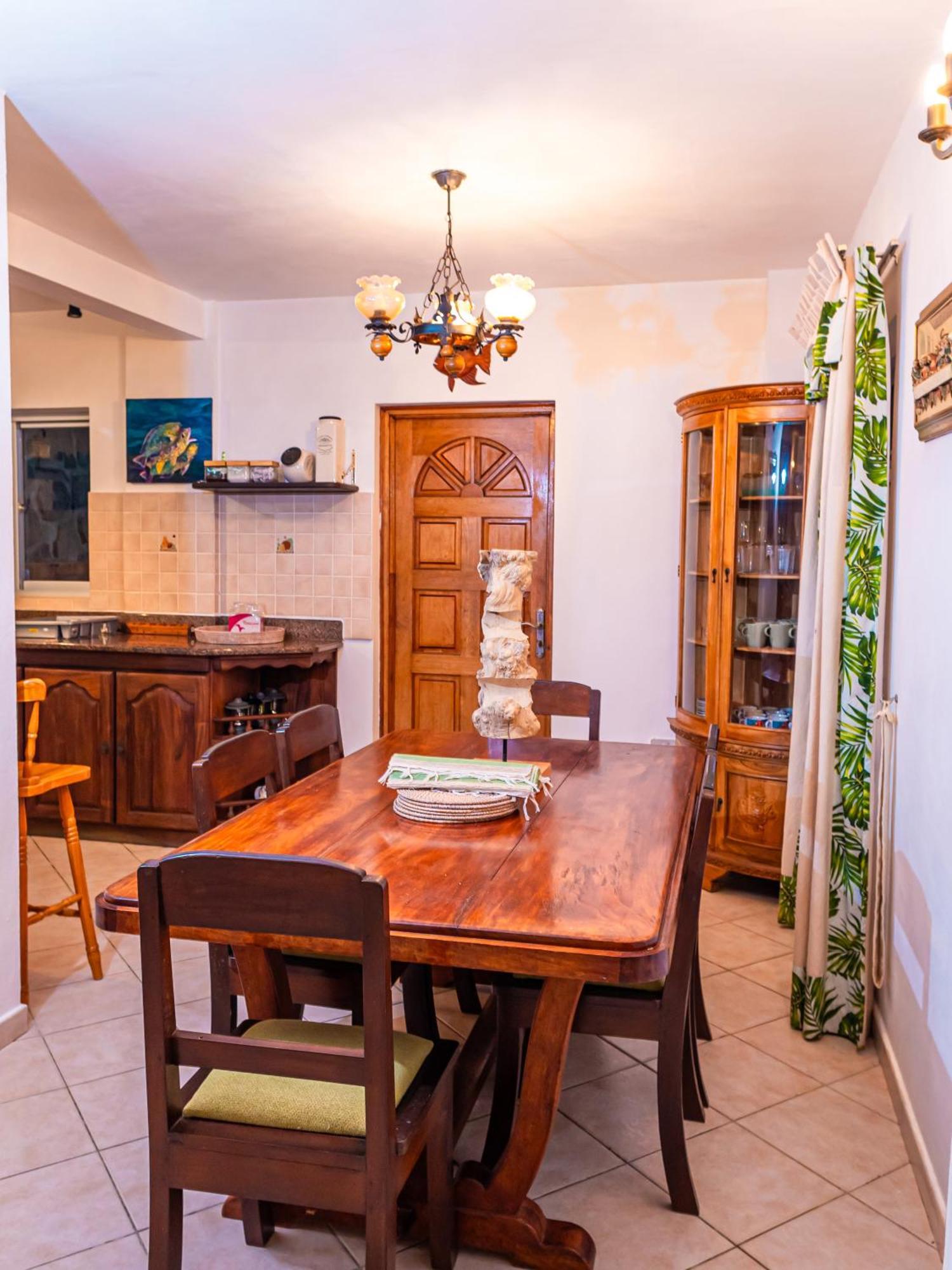 Bottle Palm Villa Victoria Extérieur photo